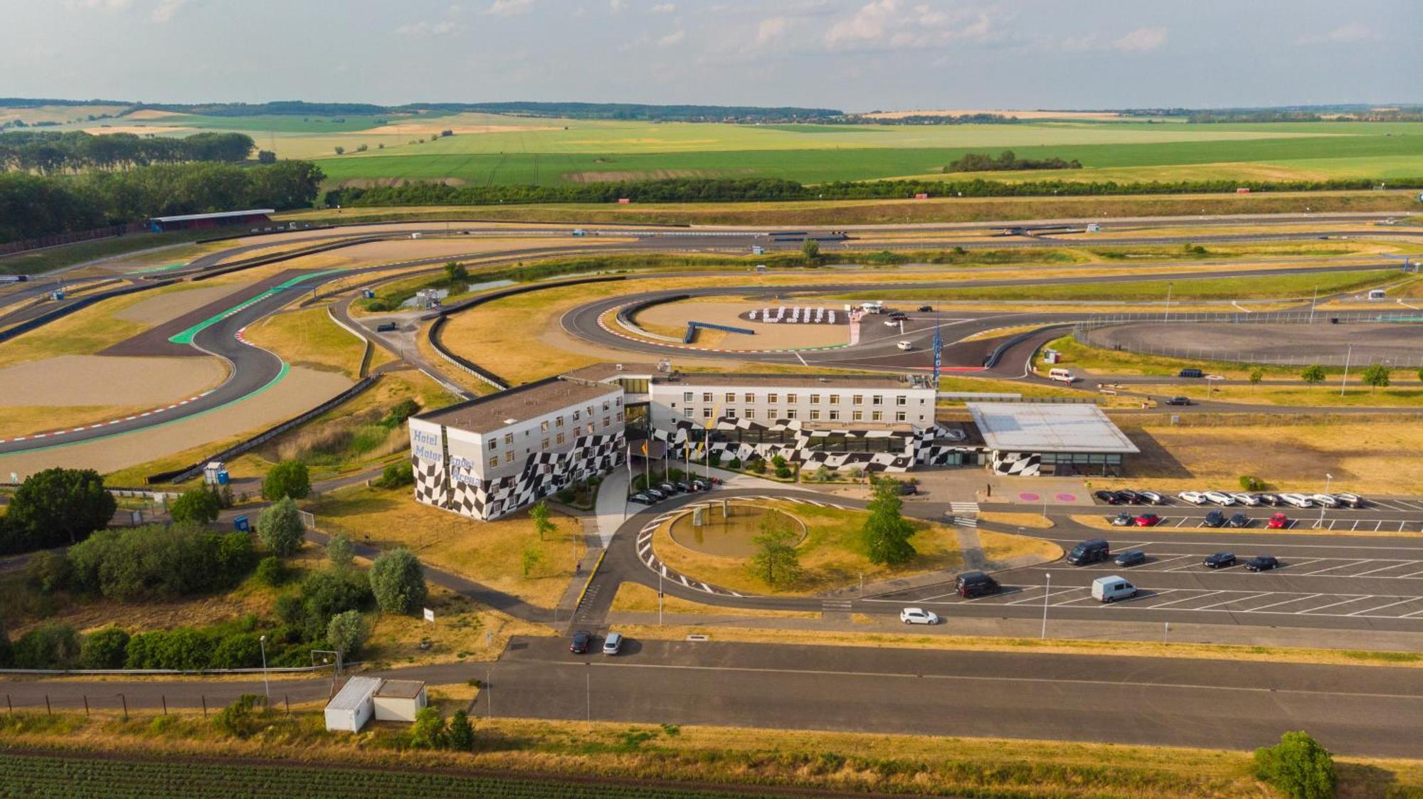 Hotel Motorsport Arena Oschersleben Εξωτερικό φωτογραφία
